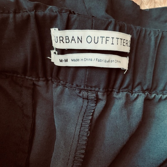 EUC
Urban outfitters high waisted women’s joggers Sz Med black drawstring close - Picture 9 of 12